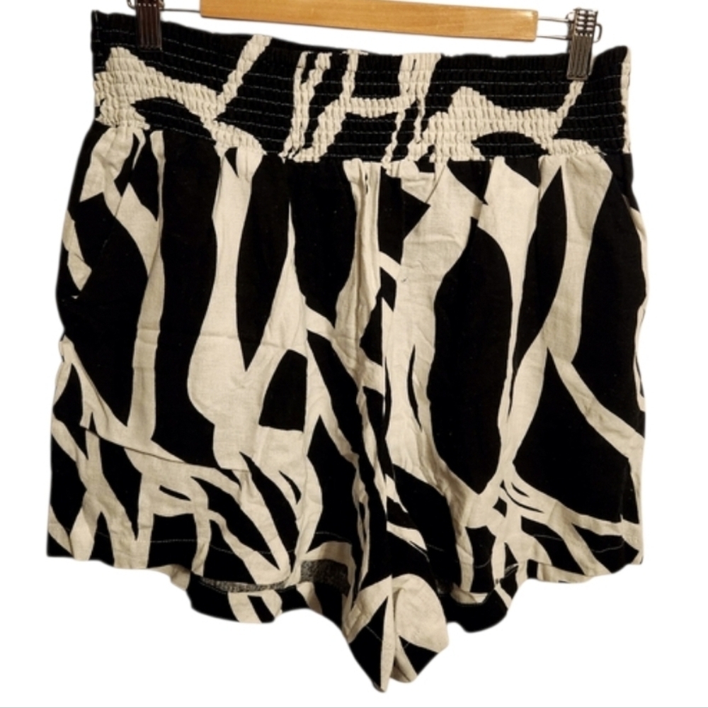 Cynthia Rowley | Women's Black & White Linen Blend Tropical Shorts (US Size 2X)